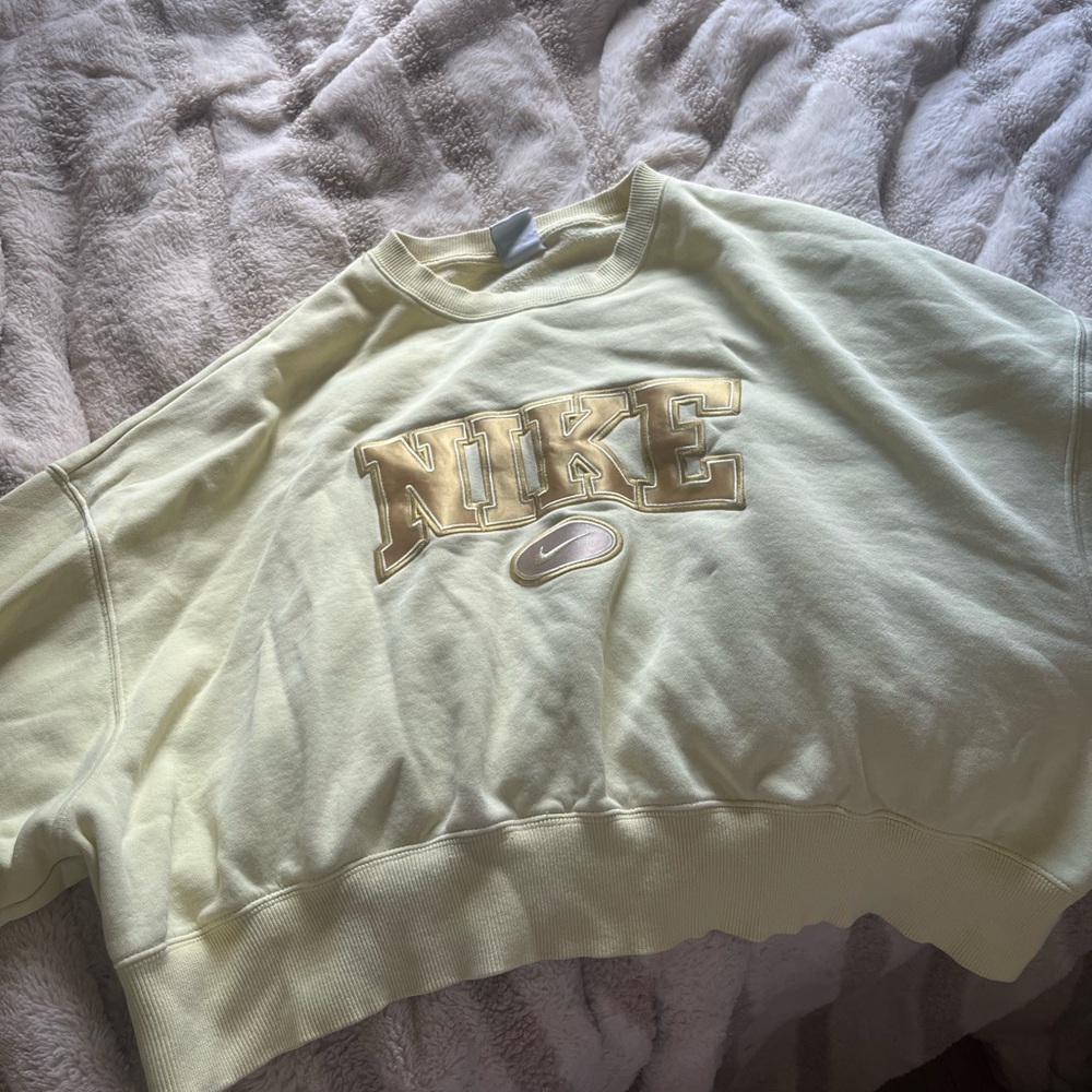 Nike vintage Women's Soft Yellow Crew Neck Sweater